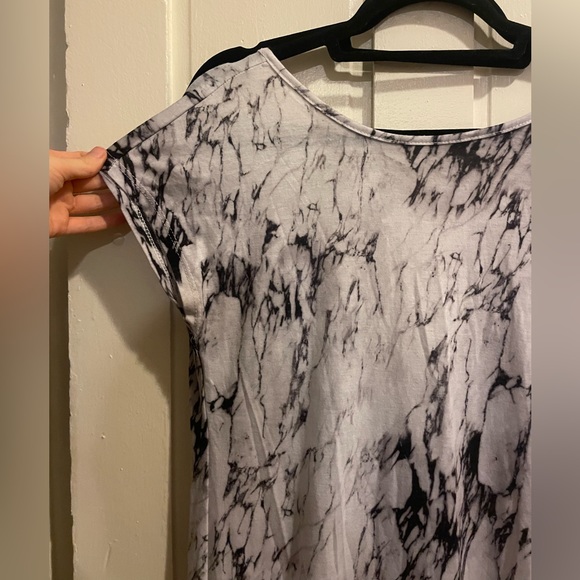 Marble maxi dress with low back and slit - Picture 2 of 6